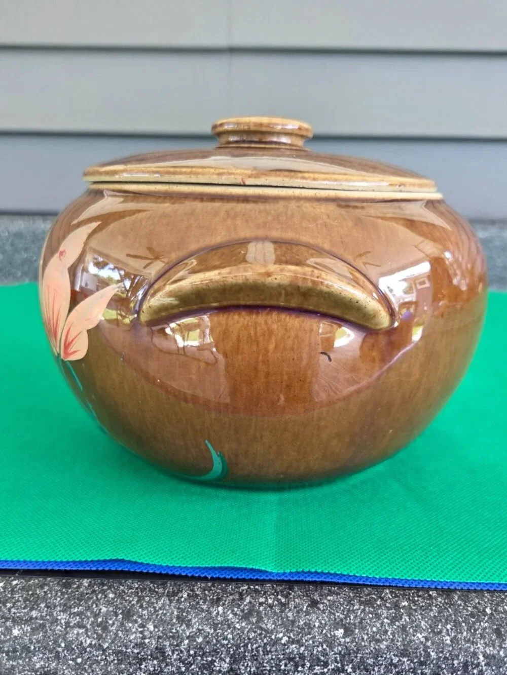 USA Pottery Brown Bean Pot with Lid Hand Painted 6 Inches Tall No Chips/Cracks